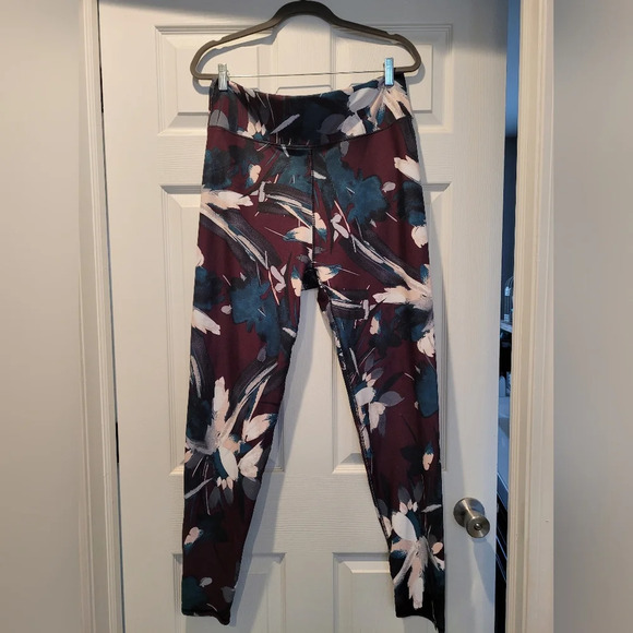 Fabletics •Size 1X• Define High Rise Full length Legging Purple Multi Floral - Picture 1 of 7